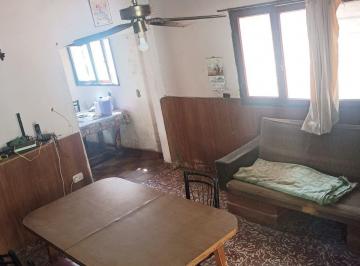 Casa · 71m² · 4 Ambientes · 1 Cochera · Casa en Venta a Reciclar Los Hornos