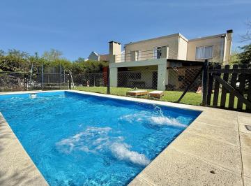 Casa · 232m² · 5 Dormitorios · Casa en Barrio Talar del Lago 1