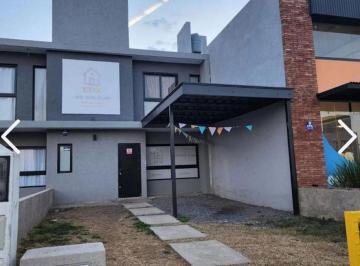 Casa · 111m² · 6 Ambientes · 1 Cochera · Venta Duplex 3 Dorm. en Docta Cordoba