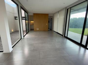 Casa · 147m² · 4 Ambientes · 2 Cocheras · Casa 3 Hab. en Barrio Puerto El Canton, Escobar