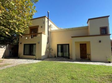 Quinta vacacional · 224m² · 1 Dormitorio · 1 Cochera · Casa Quinta en Venta en Pehuajó