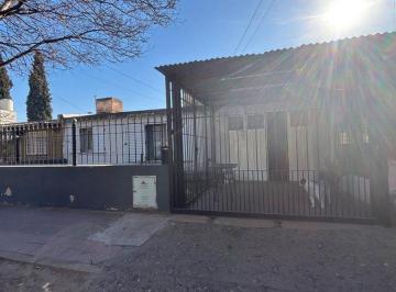 Casa · 63m² · 3 Ambientes · 1 Cochera · Casa 3 Dorm B° Parque Capital Sur