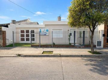 Casa · 100m² · 5 Ambientes · 1 Cochera · Casa de 2 Dorm. en Yofre Sur