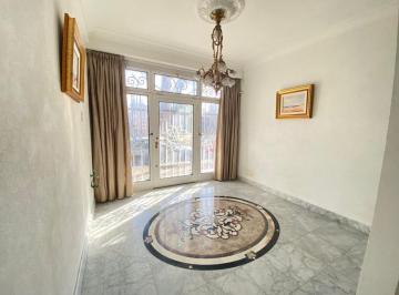 Casa · 226m² · 4 Ambientes · 1 Cochera · Casa Tipo PH en Venta La Plata con Cochera