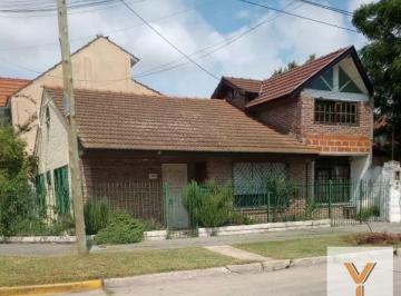 Casa · 127m² · 6 Ambientes · 1 Cochera · Casa en Venta - 5 Dorm. 3 Baños - 189,63 - Quilmes Oeste