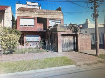 Casa · 280m² · 6 Ambientes · 2 Cocheras · Casa en Venta - 5 Dorm. 2 Baños - Cochera - Morón