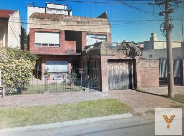 Casa · 280m² · 6 Ambientes · 2 Cocheras · Casa en Venta - 5 Dorm. 2 Baños - Cochera - Morón