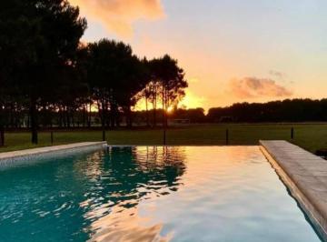 Casa · 285m² · 5 Ambientes · 2 Cocheras · Casa en Venta - 4 Dorm. 3 Baños - Cochera - 1200 m² - La Herradura, Pinamar