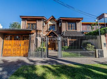 Casa · 270m² · 5 Ambientes · 2 Cocheras · Venta Casa 5 Ambientes con Piscina y Galería en Castelar Norte Sobre Larralde