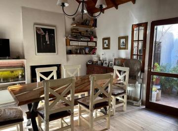 Casa · 90m² · 5 Ambientes · 1 Cochera · Casa en Venta - 2 Dorm. 1 Baño - Cochera - Villa Gesell