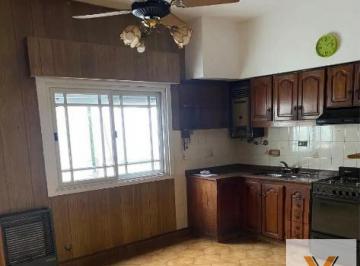 Casa · 250m² · 7 Ambientes · 2 Cocheras · Casa en Venta - 4 Dorm. 2 Baños - 390 m² - Tres de Febrero