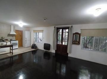 Casa · 180m² · 5 Ambientes · Casa en Venta - 4 Dorm. 1 Baño - 650 m² - Quilmes