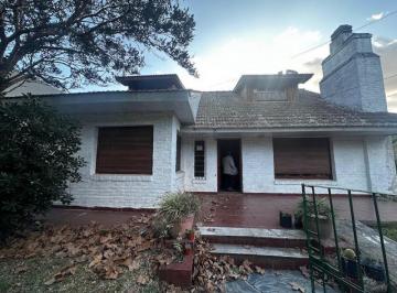 Casa · 250m² · 4 Ambientes · 2 Cocheras · Casa en Venta - 4 Dorm. 2 Baños - Mar del Plata