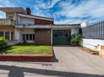 Casa · 154m² · 4 Ambientes · Casa Para Refaccionar en Parque Vélez Sarsfield