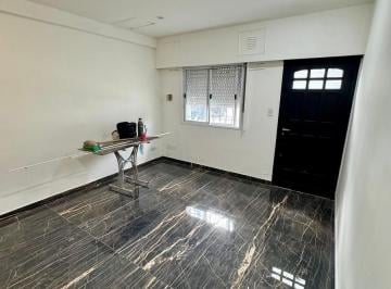 PH · 40m² · 2 Ambientes · PH 2 Ambientes Al Frente en Alquiler en Parque Avellaneda