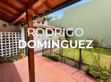 Casa · 105m² · 3 Ambientes · 3 Cocheras · Casa Chalet en Venta en Lomas de Zamora, G. B. a. Zona Sur, Argentina