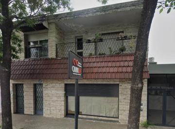 Fachada / Amplio Balcón · Casa en Planta Alta de 2 Dorm. con Quincho y Terraza. Excelente Ubicación