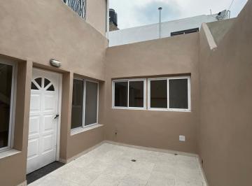 Casa · 60m² · 1 Dormitorio · Casa Reciclada en Venta en Rosario – 1 Dormitorio, Patio y Excelente Luminosidad