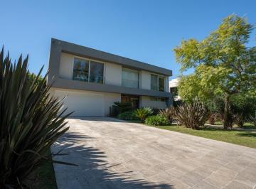 Casa · 380m² · 6 Ambientes · Residencia en El Yacht Nordelta, Tigre, Lote 18