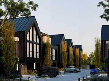 Casa · 126m² · 4 Ambientes · 2 Cocheras · Venta Casa 4 Ambientes en Nordik Haus Benavídez, Tigre