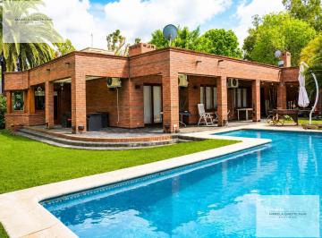Casa · 260m² · 5 Ambientes · 3 Cocheras · Casa - Club El Carmen
