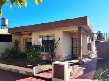 Casa de 5 ambientes, San Rafael · Casa en Venta C/ Cochera en San Rafael