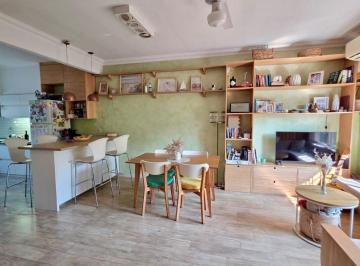 Casa · 174m² · 5 Ambientes · 1 Cochera · Casa Chalet en Venta en Villa Adelina, San Isidro, G. B. a. Zona Norte