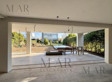 Casa · 275m² · 6 Ambientes · 2 Cocheras · Casa en Venta, 5 Dorm a Estrenar en Barrio Las Tipas, Nordelta