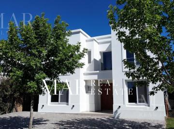 Casa · 275m² · 6 Ambientes · 2 Cocheras · Casa en Venta, 5 Dorm a Estrenar en Barrio Las Tipas, Nordelta