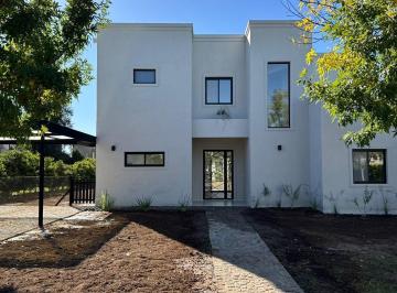 Casa · 180m² · 5 Ambientes · 4 Cocheras · Casa en San Matias