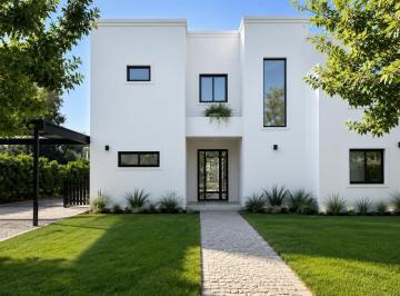 Casa · 180m² · 5 Ambientes · 4 Cocheras · Casa en San Matias
