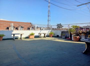 Casa · 98m² · 2 Dormitorios · 1 Cochera · Excelente PH Tipo Casa Independiente con Cochera y Terraza!