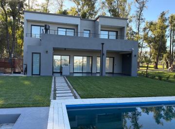 Casa · 172m² · 5 Ambientes · Casa en Venta 3 Dorm. 4 Baños 1 Año de Antiguedad Impecable en Santa Sofía, Pilar del Este,
