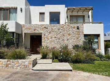 Casa · 299m² · 6 Ambientes · 2 Cocheras · Casa en Alvear de Benavidez