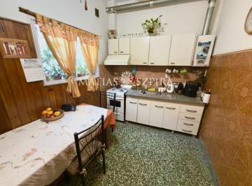 Casa · 215m² · 4 Ambientes · 1 Cochera · Casa en Venta 4 Ambientes con Cochera Ramos Mejia