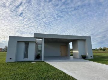 Casa · 165m² · 4 Ambientes · Casa de Diseño a Estrenar Sobre Golf | Haras del Sur III