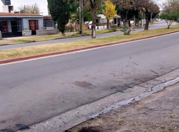 Casa de 7 ambientes, Córdoba · A Venta Sobre Av Panlo Neruda 343 Ideal Local Comercial y Vivienda