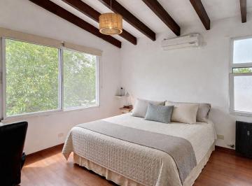 Casa · 197m² · 5 Ambientes · 3 Cocheras · Oportunidad | Casa en Venta en San Isidro con Jardín y Pileta – Nuevo Valor