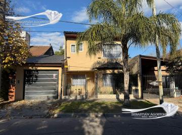 Casa · 160m² · 4 Ambientes · 4 Cocheras · Casa 4 Ambientes con Pileta Parque 300 m² Excelente Propiedad