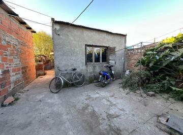 Casa · 60m² · 3 Ambientes · Casa Al Frente de 2 Dorm. Cercano a Av