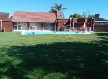 Casa · 121m² · 5 Ambientes · 1 Cochera · Se Alquila Casa con Pileta