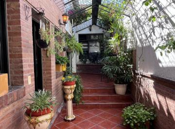 Casa · 156m² · 9 Ambientes · 1 Cochera · Venta Amplia Propiedad en El Corazón de Ciudad