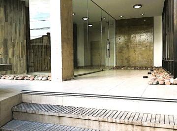 Departamento de 4 ambientes, Lomas de Zamora · Se Vende Semipiso de Categoría Frente a La Estación de Banfield (82 m², Apto Profesional y Vivienda)