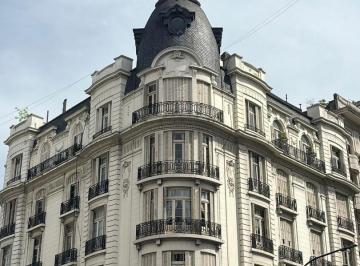Departamento · 187m² · 4 Ambientes · Gran 5 Amb con Terraza y Quincho. Edif de Estilo