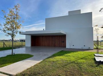 Casa · 205m² · 6 Ambientes · 3 Cocheras · Venta Casa 4 Dorm. a Estrenar Frente Sur