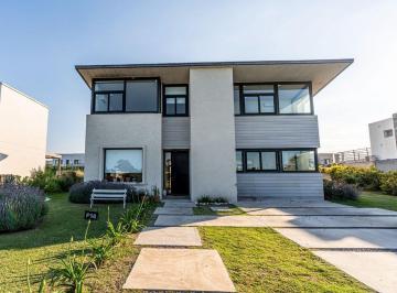 Casa · 240m² · 5 Ambientes · Venta Hermosa Casa con Pileta Greenville Hudson