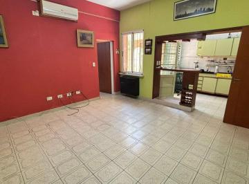 PH · 150m² · 7 Ambientes · 1 Cochera · PH en Venta C/cochera en P. Patricios Caba