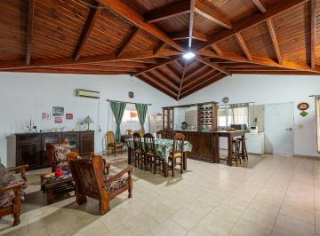 Casa · 129m² · 3 Ambientes · 3 Cocheras · Venta Casa 2 Dorm. Roldan Apta Credito