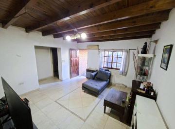 PH · 94m² · 4 Ambientes · 1 Cochera · PH Frente C/ Cochera, Patio y Terraza en Mataderos