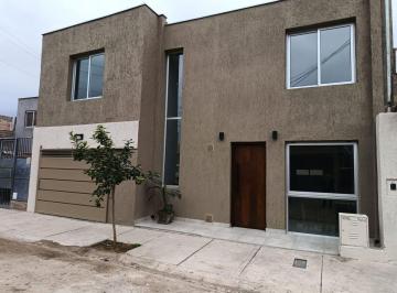 Casa · 160m² · 4 Ambientes · 2 Cocheras · Casa en Callejón Privado, 3 Dorm, Las Heras